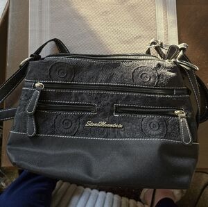 Stone Mountain Accessories Black Floral Crossbody Bag Measures 11×8×3"
